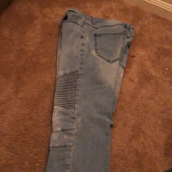 Sweater - Picture 1 of 4